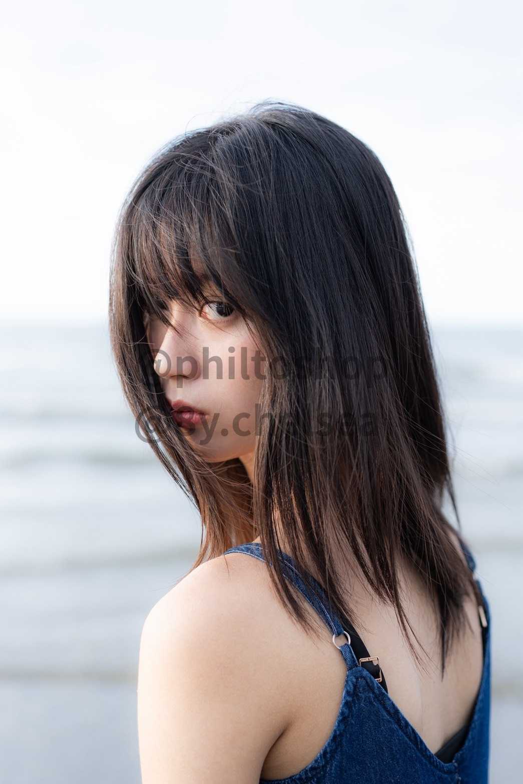 Philtoshp人像攝影作品-大海凸顯人類的渺小也擁抱了我的悲傷