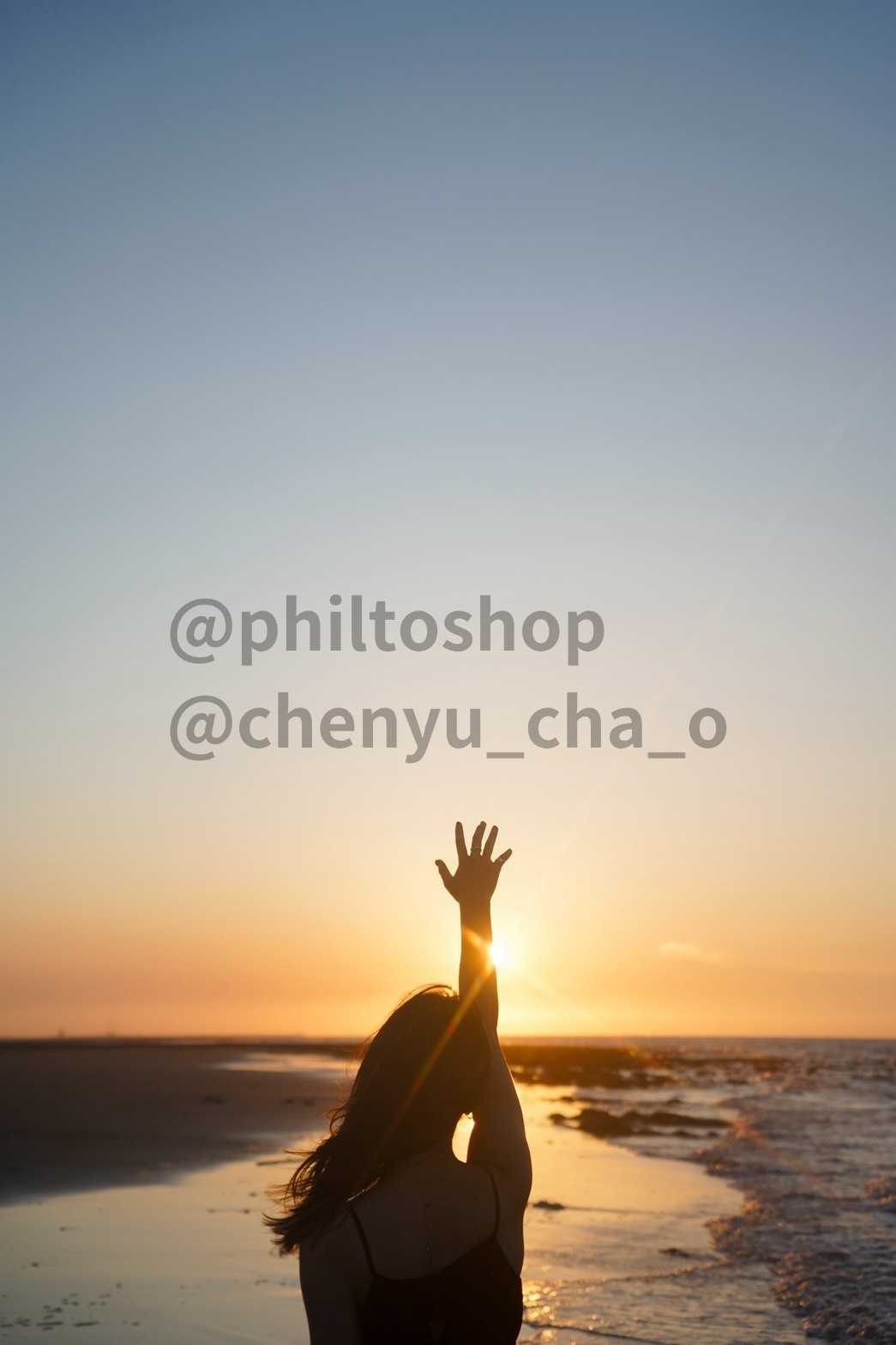 Philtoshp人像攝影作品-享受夕陽灑落在沙灘上的兩個靈魂