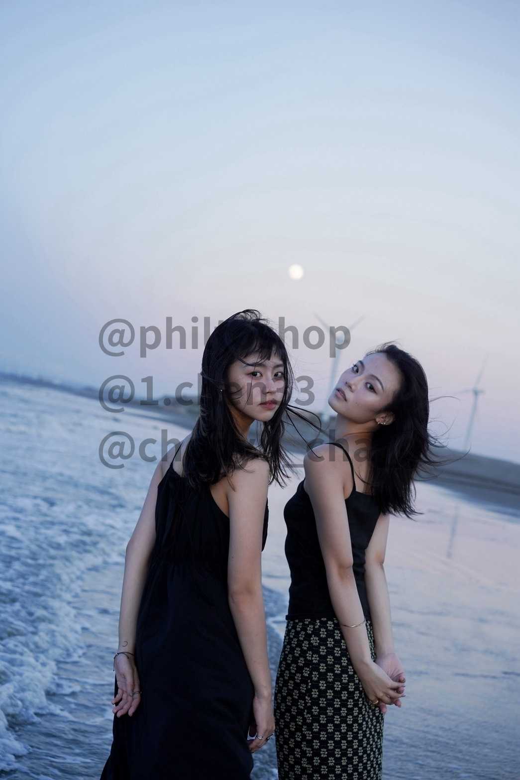 Philtoshp人像攝影作品-享受夕陽灑落在沙灘上的兩個靈魂