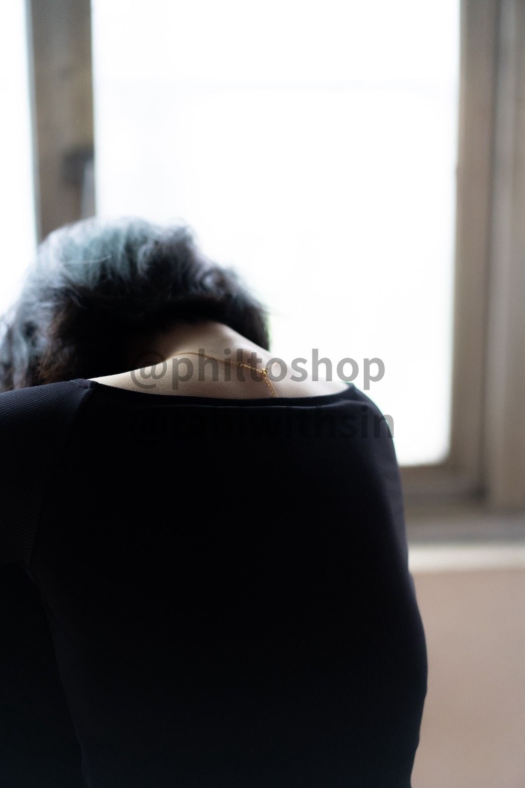Philtoshp人像攝影作品-專注於穿搭品味的展現與光影結合